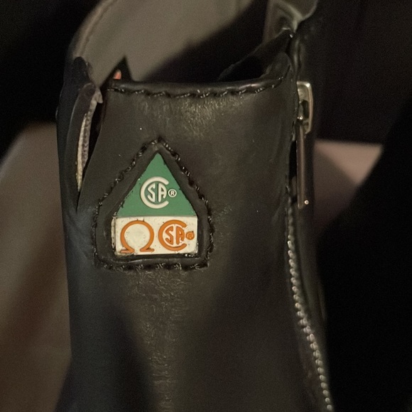 Red wing women’s zip up leather boots size 7D - Picture 3 of 10